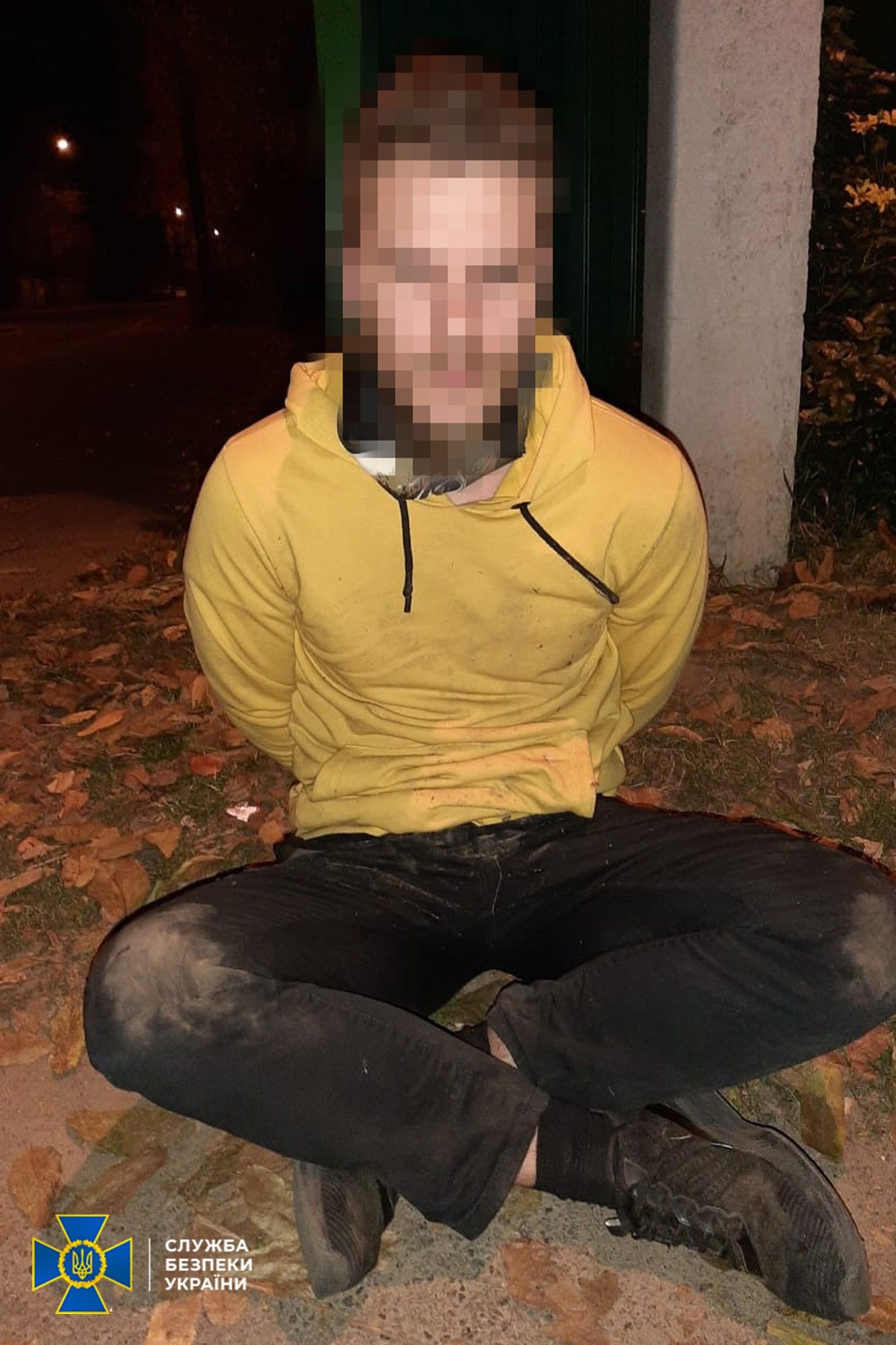 «Коктейль Молотова» жбурнули в двір будинку заступника глави ОП, фото