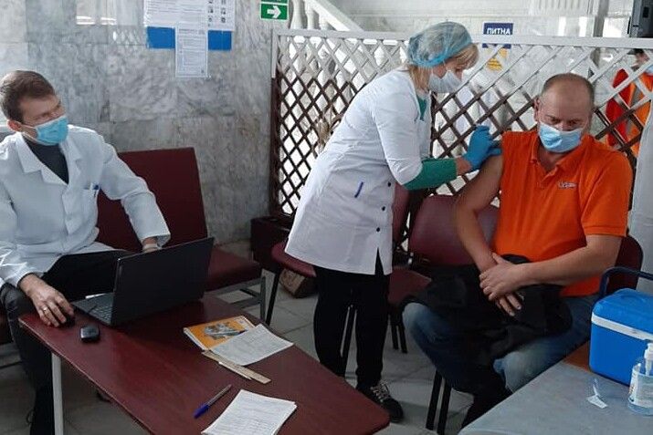 На всіх обласних залізничних вокзалах відкриють пункти вакцинації проти Covid