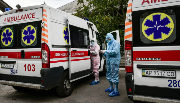 Україна «червоніє», у владі запевняють: врятувати може лише масова вакцинація