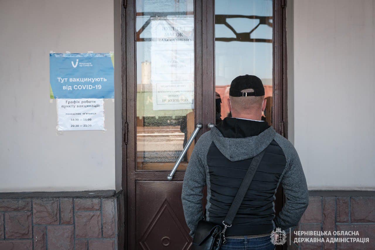 Чому варто вколотися: у Європі найбільше смертей від COVID-19 там, де найменше вакцинованих