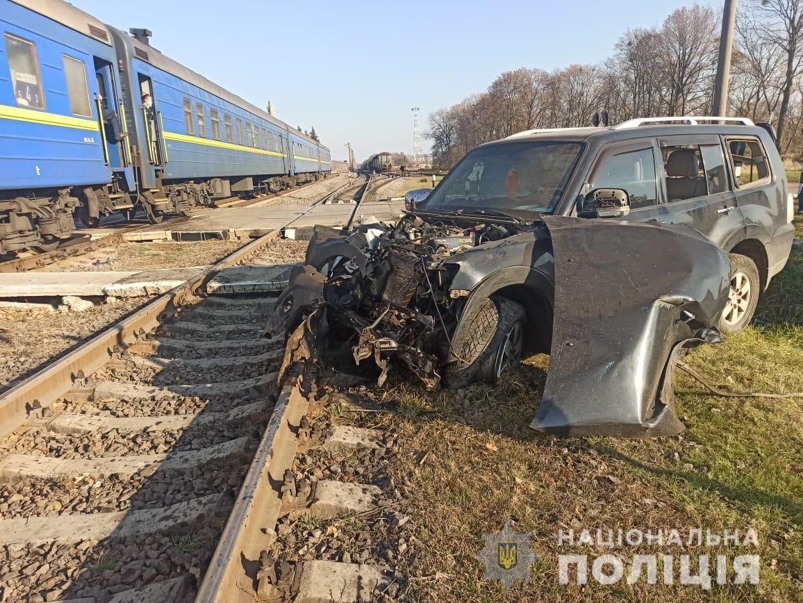 Депутатка Харківської облради Ольга Львова на джипі потрапила під потяг, фото