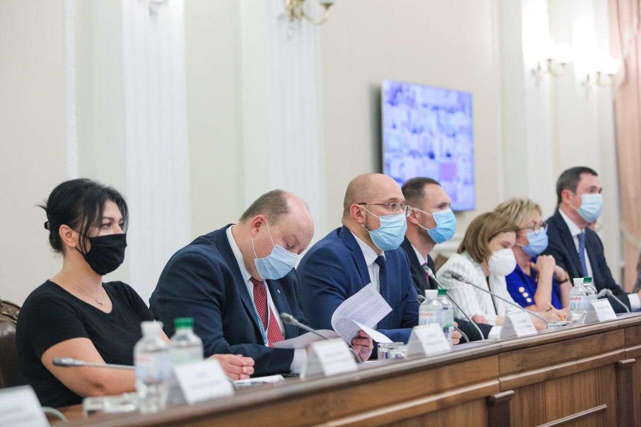 Перевірки COVID-сертифікатів посилять у «червоних» зонах