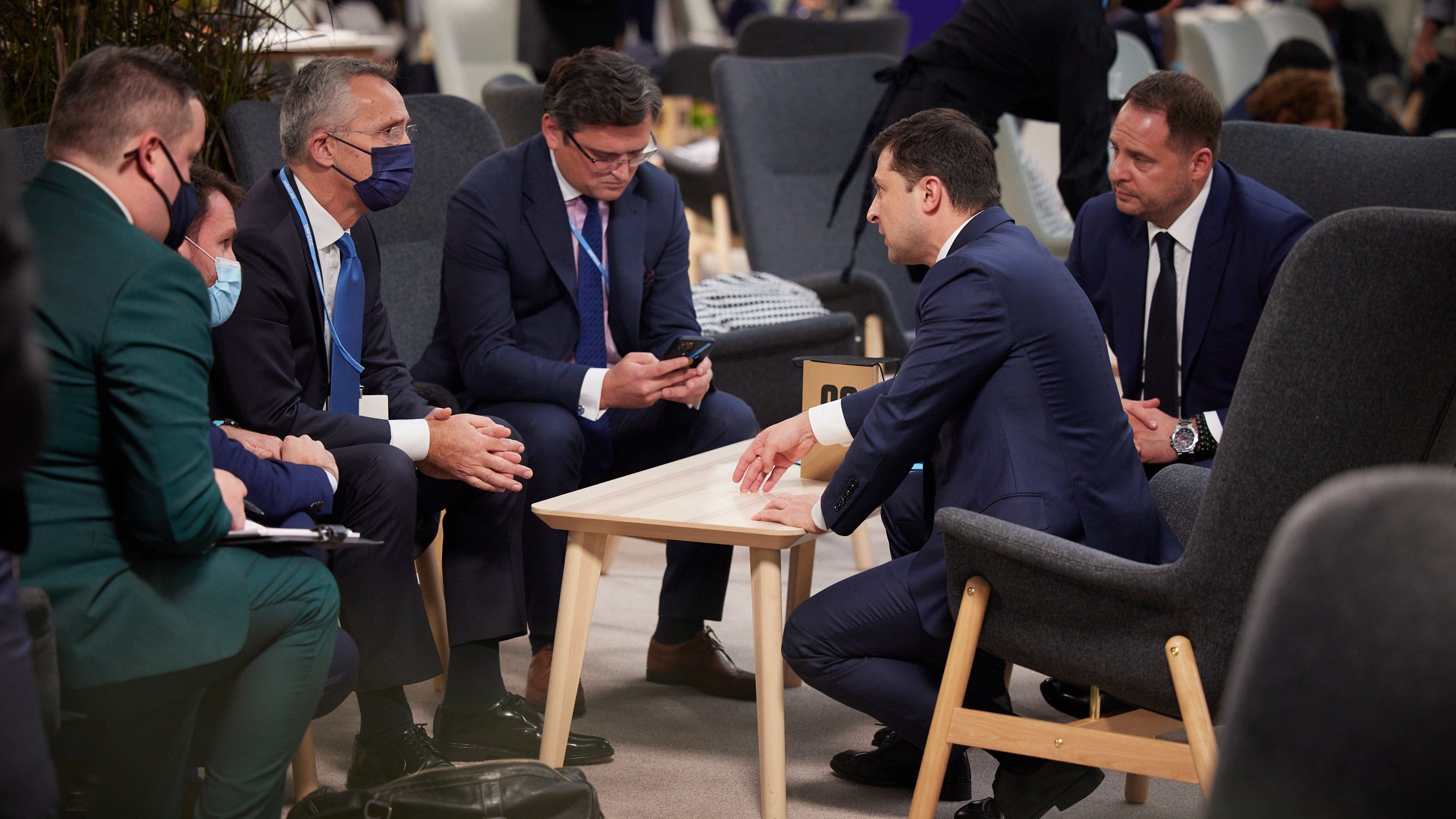 Столтенберг і Зеленський обговорили стан справ на Донбасі