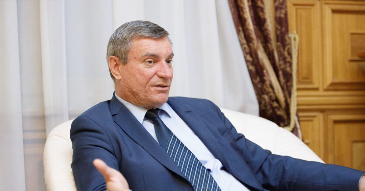 ВРУ звільнила Уруського та Резнікова з урядових посад