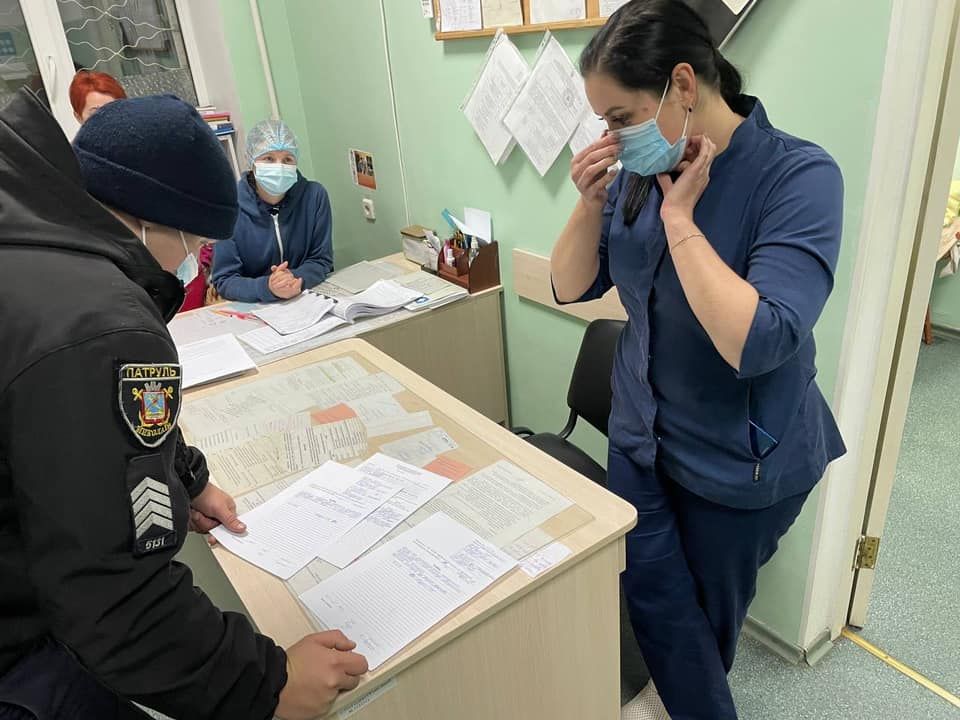 На Миколаївщині родичі хворих на Covid штурмували лікарню через нестачу кисневих балонів