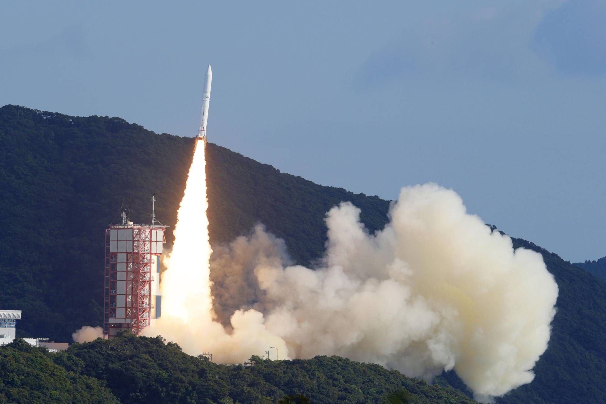 У Японії стартувала ракета Epsilon-5 з дев’ятьма супутниками