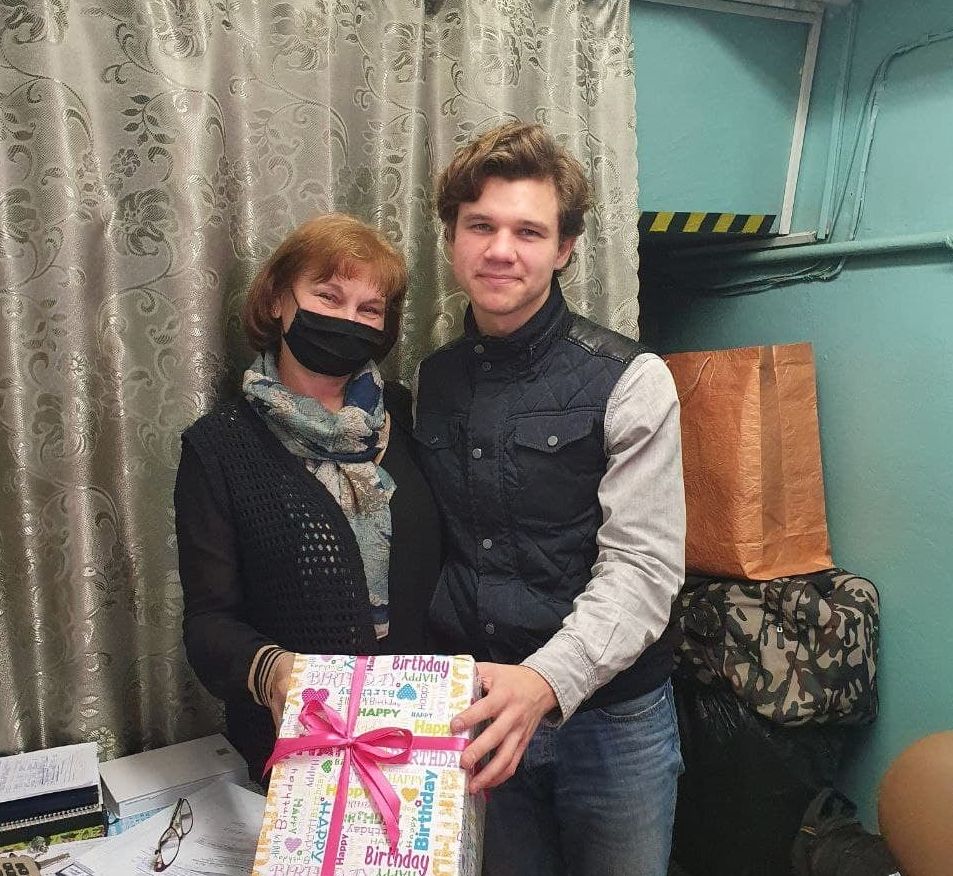 Бюро знахідок: Богдан Ващенко загубив подарунки коханій у метро Києва і йому їх повернули