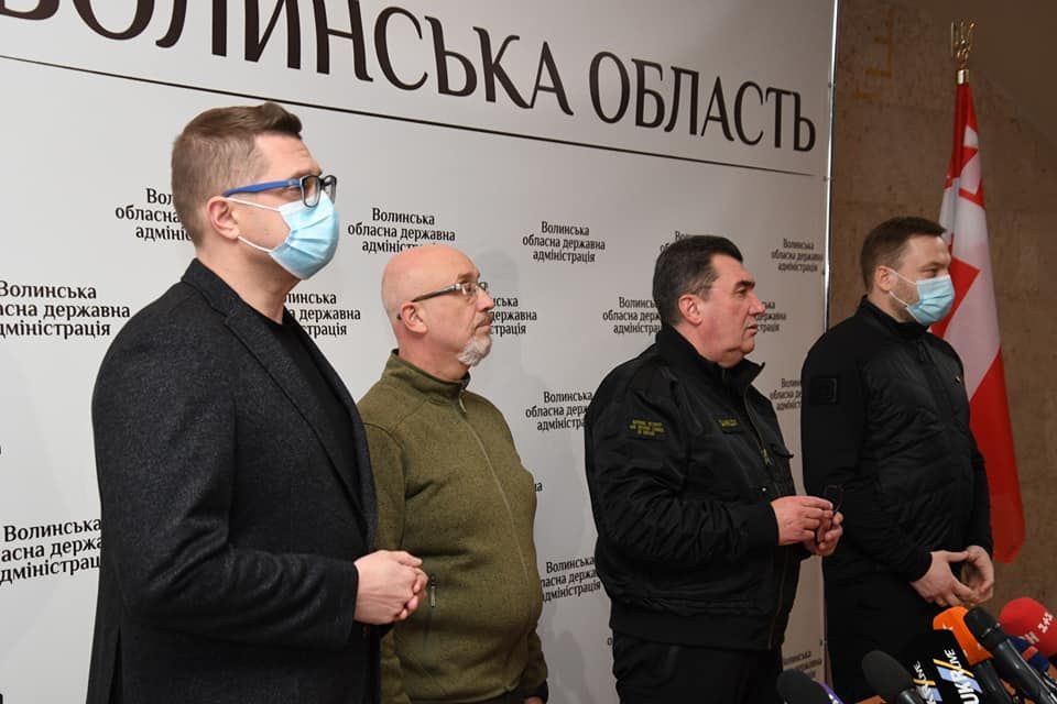 Баканов, Резніков, Данілов і Монастирський після наради у Луцьку.