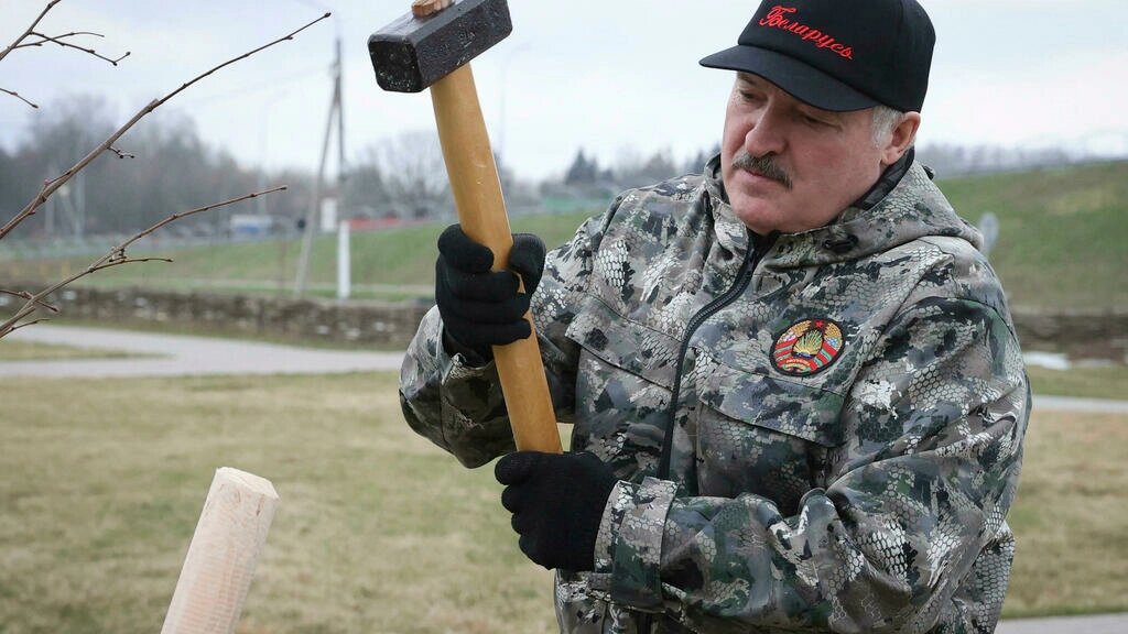 «Напівлегітимна» і геть нелигітимний: чому розмова Ангели Меркель з Лукашенком спричинила хвилю обурення
