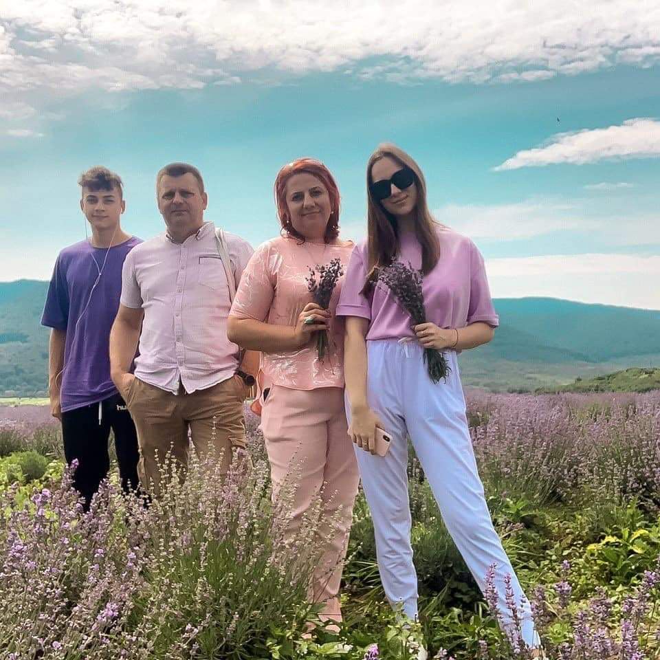 «Біла півонія» пізньої осені: пригощає рецептами родина Костиків із Закарпаття