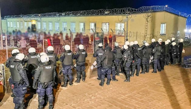 У центрі для біженців в Польщі мігранти підняли бунт