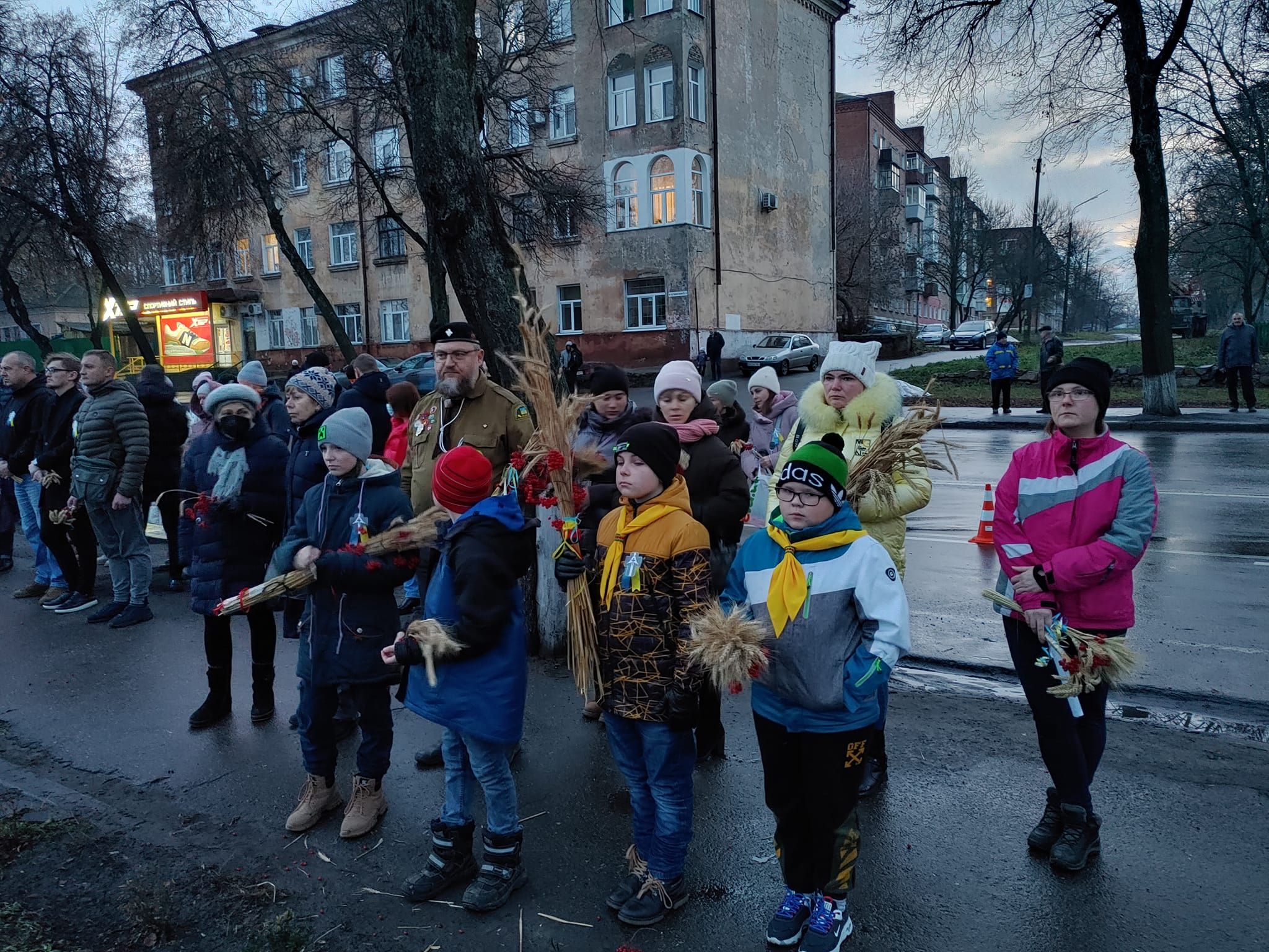 Маленькі «Сіверські вовкодави» у Конотопі вшанували пам’ять жертв Голодомору, фото
