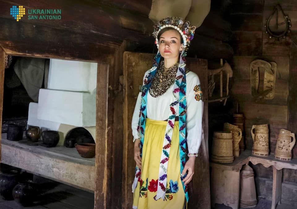 Леся Воронюк послідовно популяризує українську вишиванку.