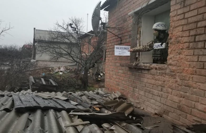 На Донбасі окупанти продовжують тероризувати мирне населення обстрілами