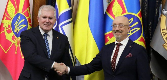 Литва передала ЗСУ бронежилети та балістичні пояси