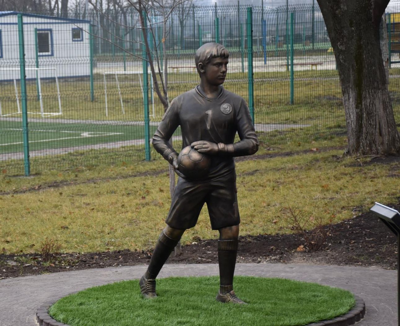 Загиблий Степан Чубенко був воротарем юнацької команди ФК «Краматорськ», що на той момент мав назву «Авангард».