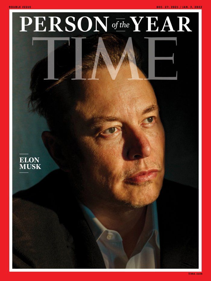 Time  зазначає, що Ілон Маск є найбагатшою людиною у світі, яка «не має свого дому і розпродає свої статки».