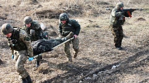 На Донбасі поранено українського військового