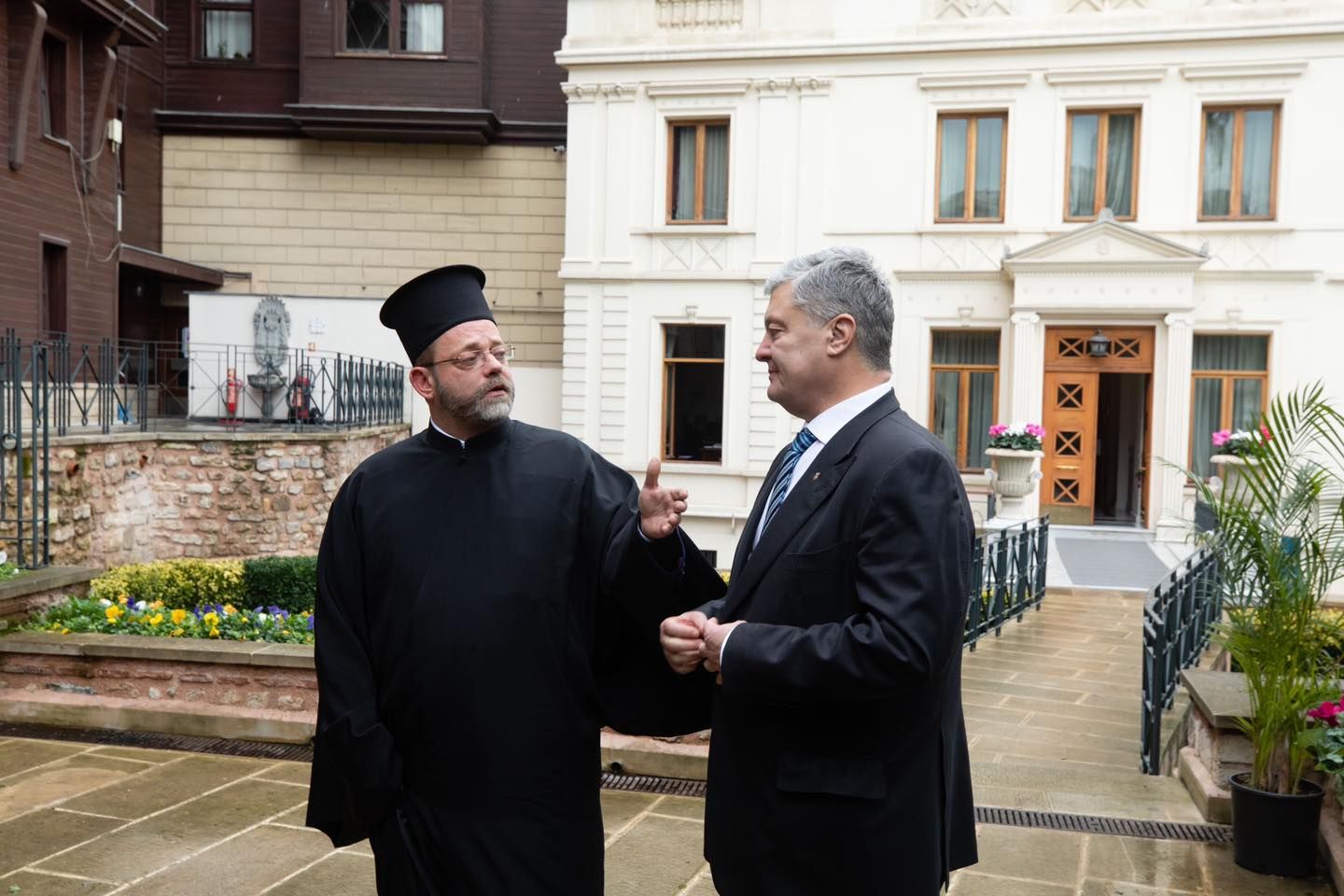 Порошенко повернеться в Україну в середині січня