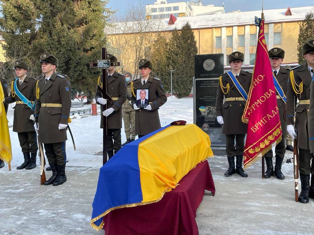 Львів прощається із захисником Луганського аеропорту загиблим у 2014 році, фото