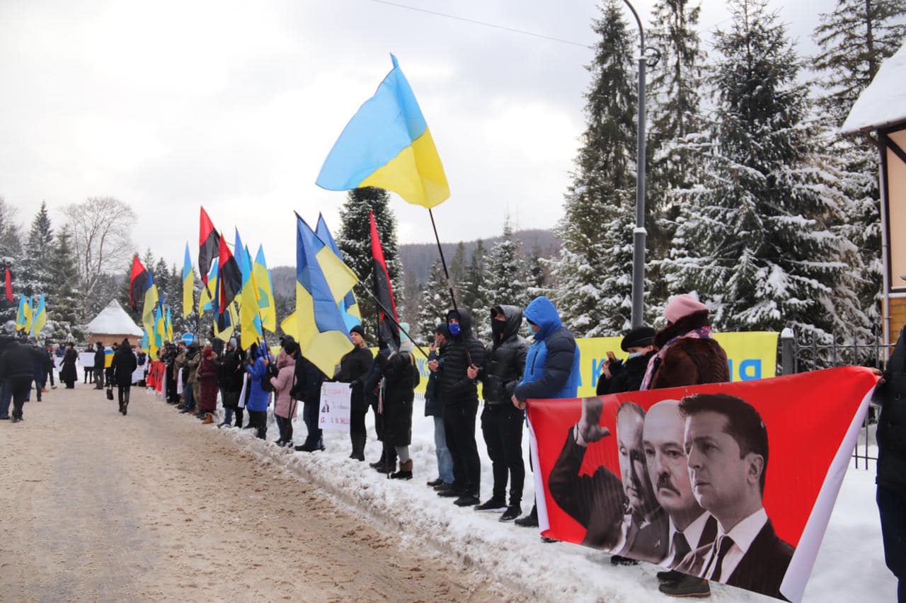 Передноворічне шоу «Порошенко в кайданках»: головне про нову справу проти п'ятого президента