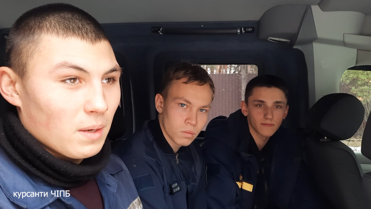 У Черкасах курсанти врятували з ополонки двох рибалок