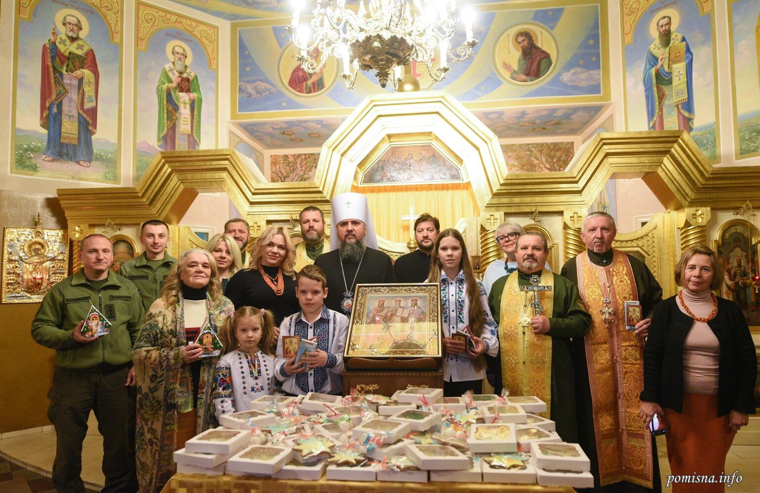 Митрополит Епіфаній благословив подарунки, зроблені дітьми для захисників України