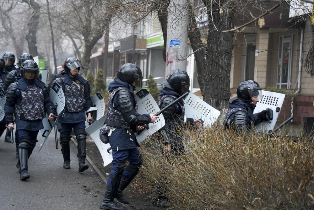 Силовики Алмати звітували про знищення десятків людей