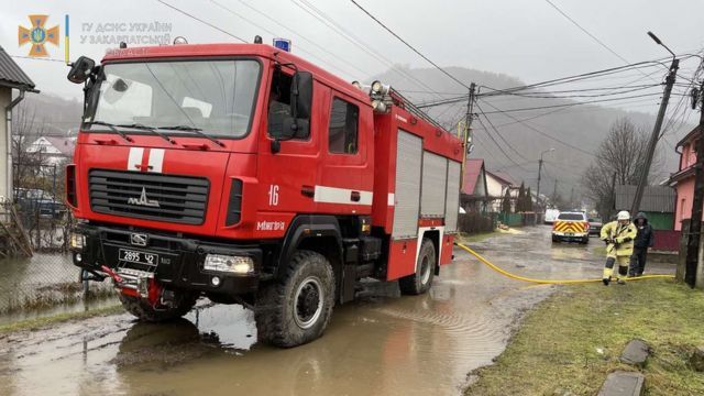 Повінь на Закарпатті потроху вщухає