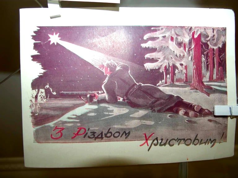 Вітання від козаків і повстанців: у музеї-майстерні Теребовлі показують новорічно-різдвяні конверти та листівки