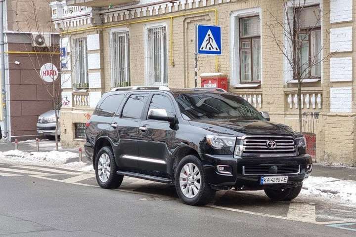За порушення правил парковки оштрафували водія Кличка