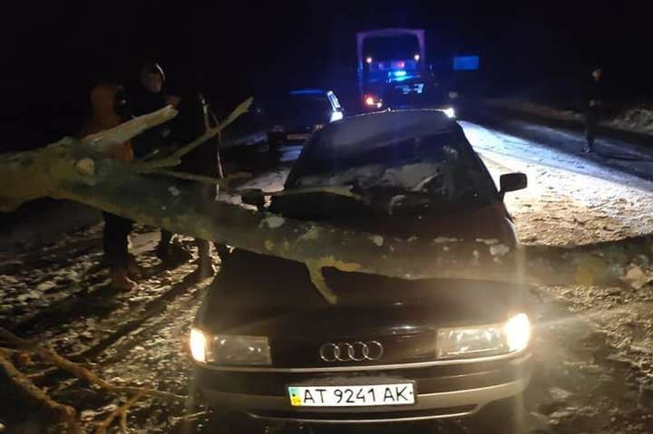 В Україні через негоду без світла залишилося 1418 населених пунктів