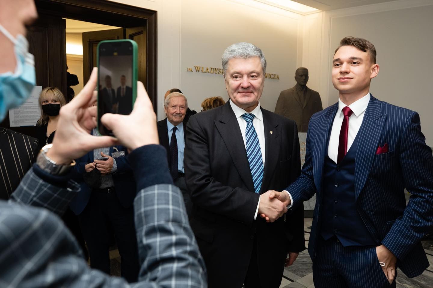 Порошенко повідомив Зеленському «погану новину», відео