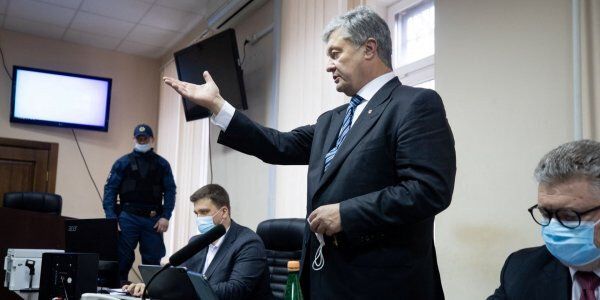 Із бази розшуку МВС  Порошенка нарешті видалили