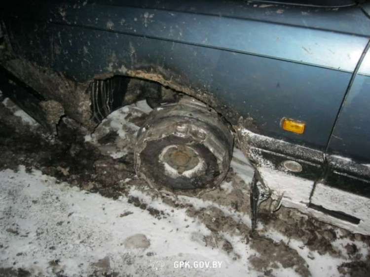 У Білорусі розстріляли авто під час прориву в Україну