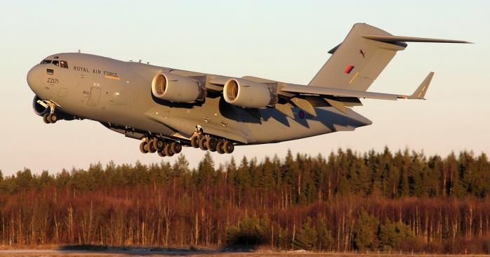 Британські літаки здійснили п'ять рейсів за добу доставивши протитанкову зброю в Україну