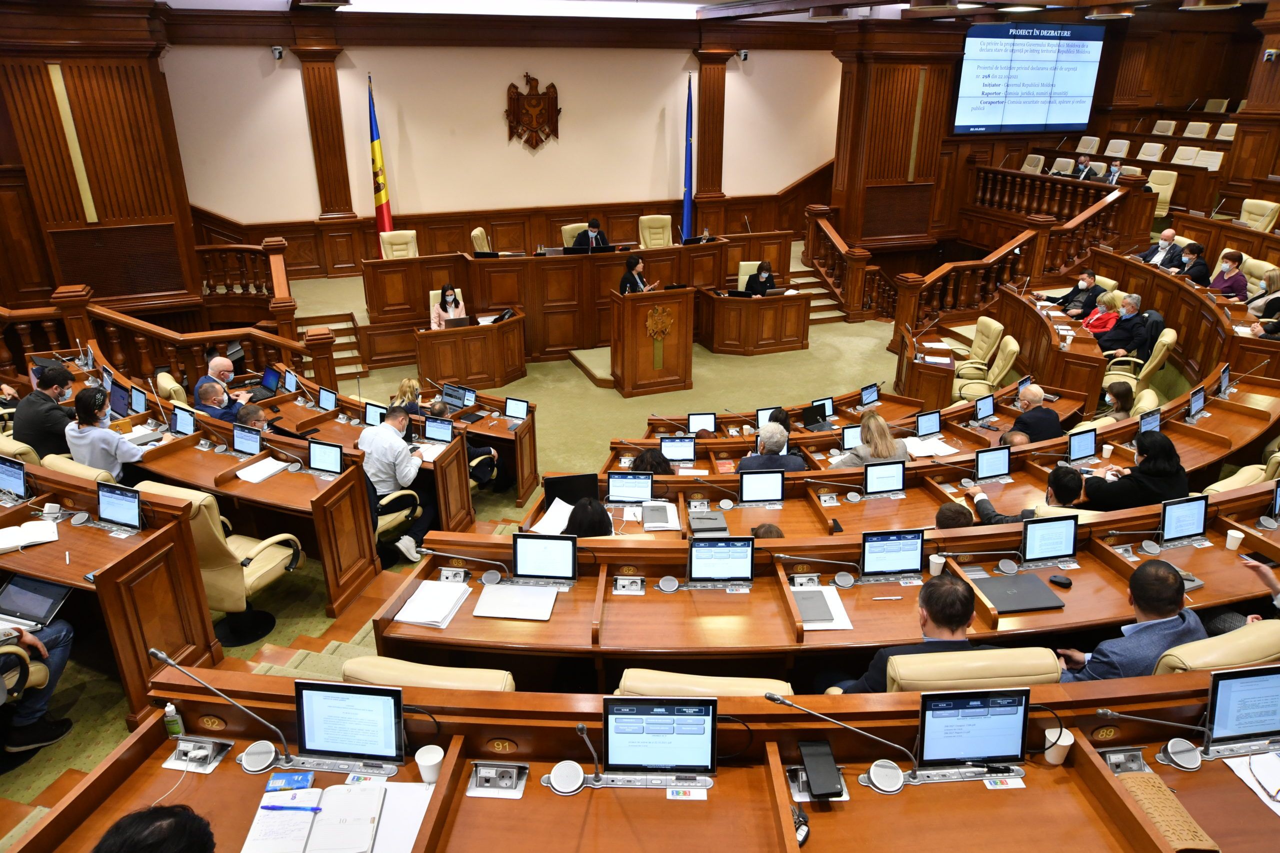 Молдовські парламентарі через енергетичну кризу в країні вимушені були піти на непопулярні міри.