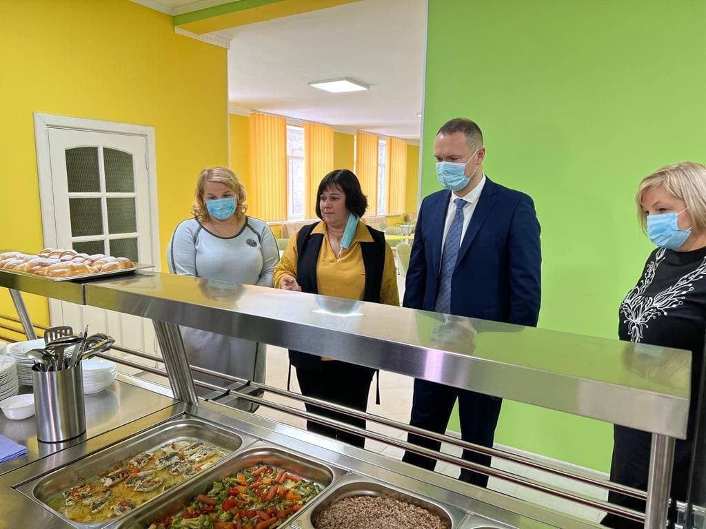 Міністр освіти та науки Сергій Шкарлет днями перевірив харчування у закладах освіти міста Біла Церква.