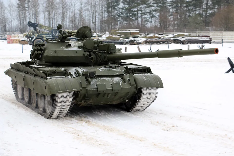 РФ стягує на Донбас танки, САУ, боєприпаси та найманців