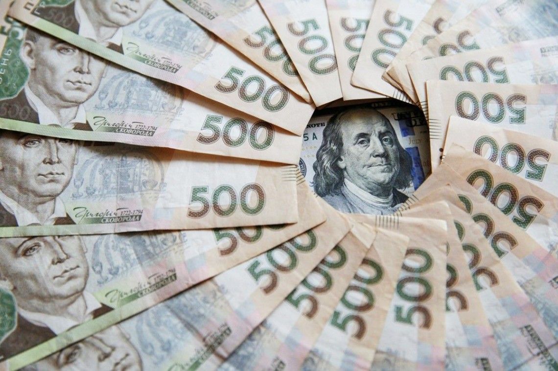 До кінця січня курс доллара може піднятися вище рівня 28 гривень.