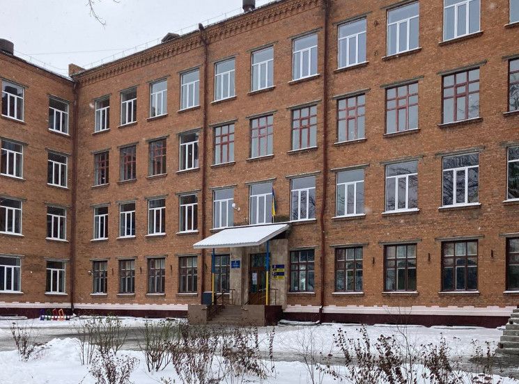 Одна із "замінованих" шкіл Хмельницька.