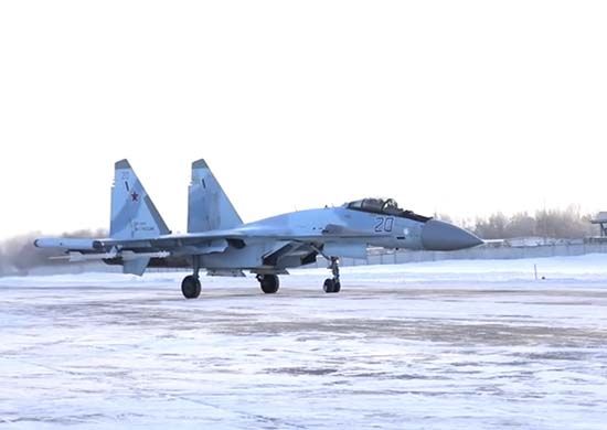 На аеродроми Білорусі перекидають російські винищувачі Су-35