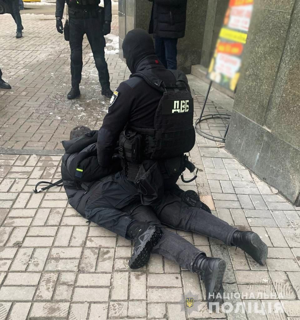 Поліція затримала «родича Монастирського», який торгував  посадами, фото