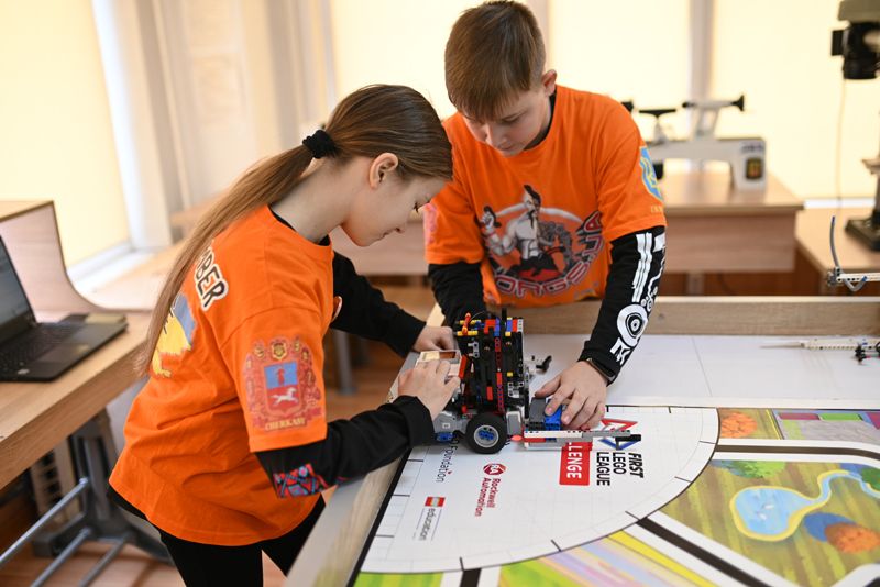 У Черкаській гімназії відкрили сучасну STEM-лабораторію, фото