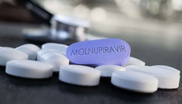 В Україну прибуло 60 тисяч курсів препарату «Молнупіравір»
