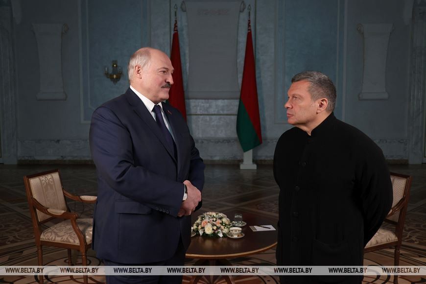 Лукашенко погрожує Україні війною у разі наступу ЗСУ на Донбасі