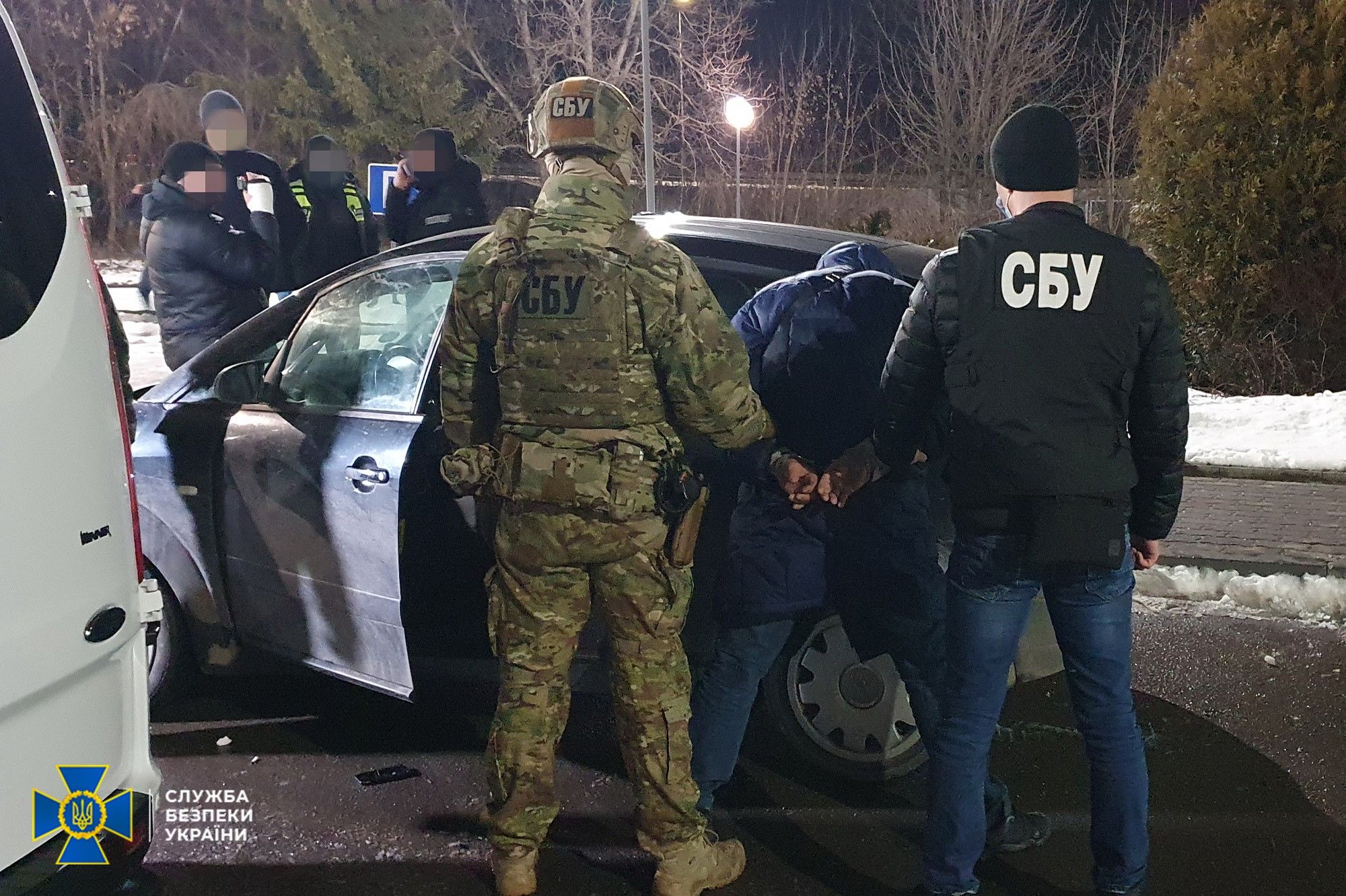 СБУ на Вінниччині запобігла збуту арсеналу автоматів та бойових гранат