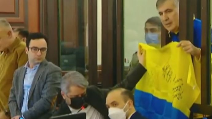 Саакашвілі заспівав гімн України під час судового засідання в Грузії