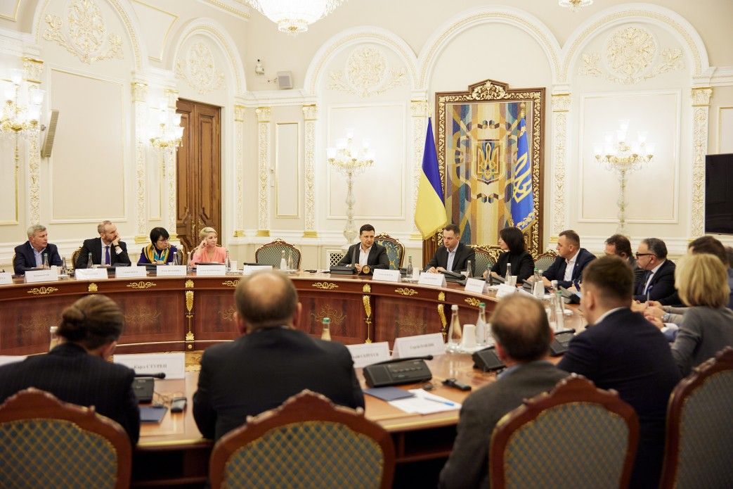 Накопичення військ біля кордонів України є психологічним тиском із боку РФ – Зеленський