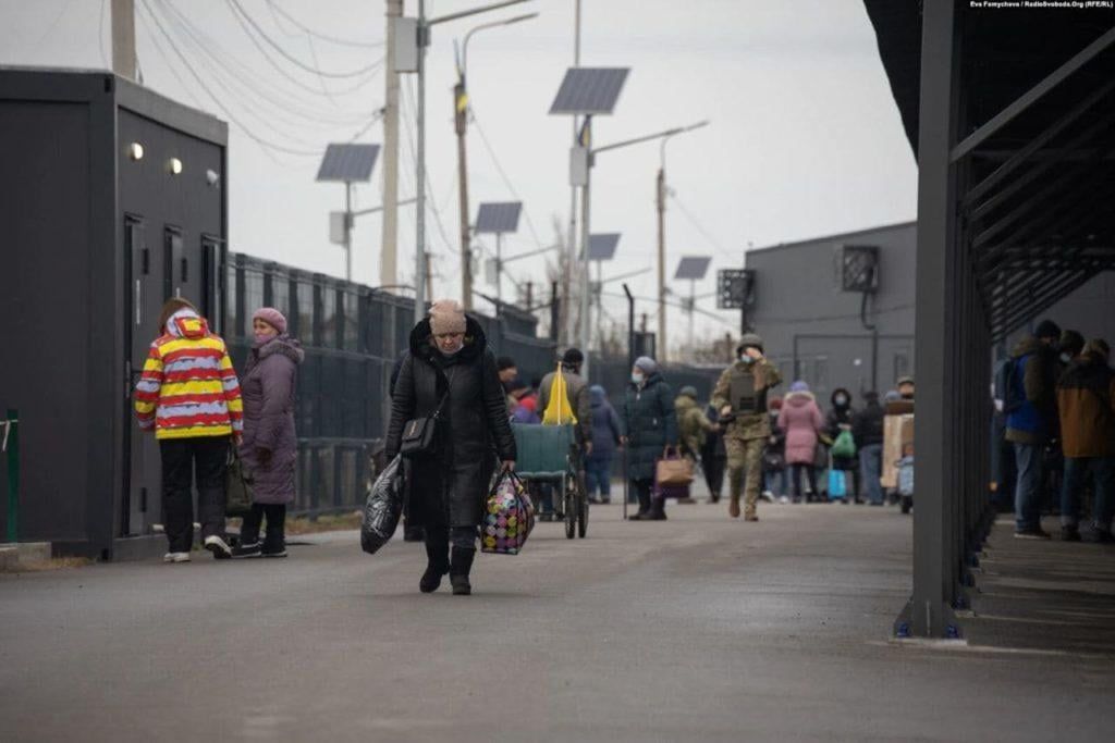 «Ощадбанк» припинить дію «прострочених» пенсійних карток переселенців 1 квітня